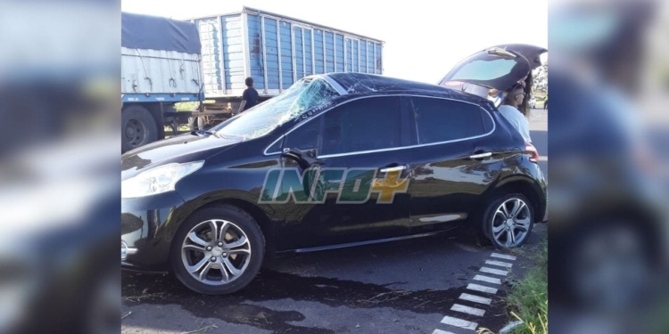 Impactante vuelco en autopista: un conductor trasladado por el SIES