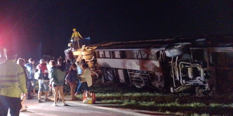 Volcó un micro en Ruta 34: al menos 5 pasajeros heridos