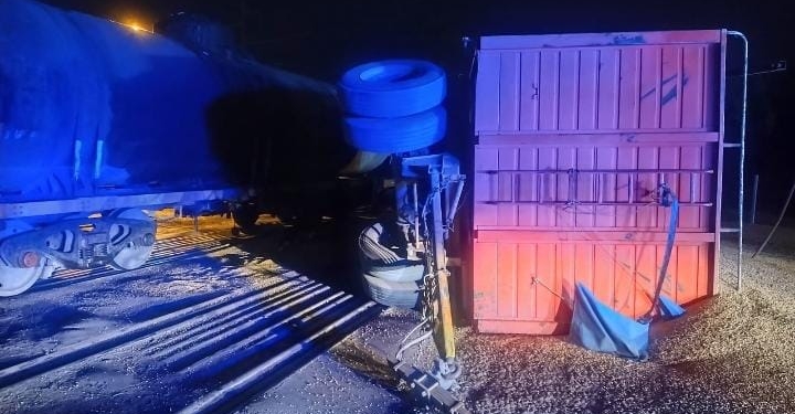 Un camión no advirtió la presencia del tren y fue impactado en San Lorenzo
