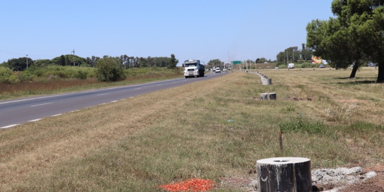 Tras el aumento del peaje, avanzan con la iluminación y barandas en autopista