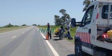 Maciel: dos heridos al caer de una moto en autopista