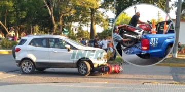 Un motociclista herido al chocar con un auto en el centro de Maciel