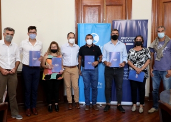 Localidades de Iriondo recibieron aportes tras la firma de convenios