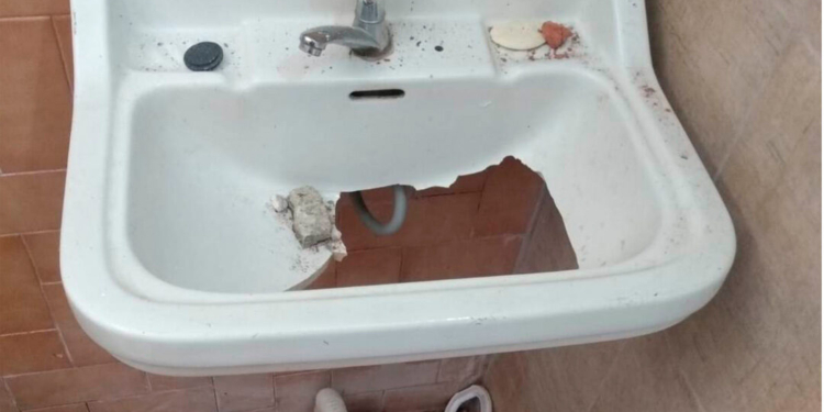 Vandalizaron el baño del Club Celulosa en Pueblo Andino