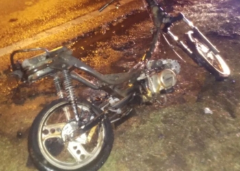 Una moto se incendió sobre Ruta 65 y tuvo daños totales