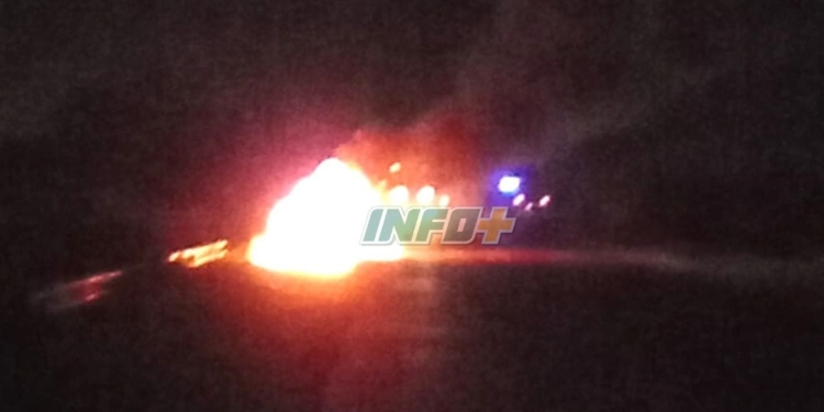 Un remisse de Monje se prendió fuego y su conductor resultó herido
