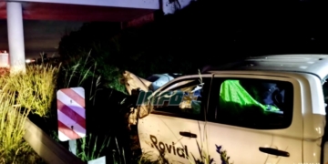 Una camioneta se estrelló contra un puente de la autopista en Oliveros: un herido