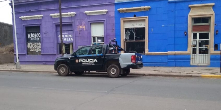 Rotura de vidrios y robo de dinero y cigarrillos en un bar de Barrancas