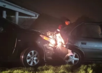 Dos autos chocaron por alcance en autopista y una joven resultó herida