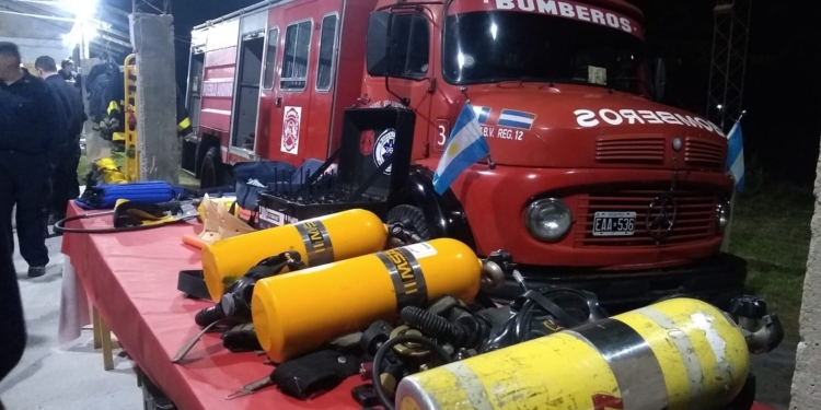 Bomberos de Andino ya están operativos y celebraron en caravana