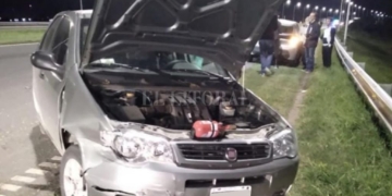 Tres personas heridas tras un choque entre dos autos en la autopista Rosario Santa Fe