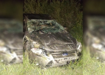 Un auto volcó en autopista y dos hombres de San Lorenzo resultaron heridos