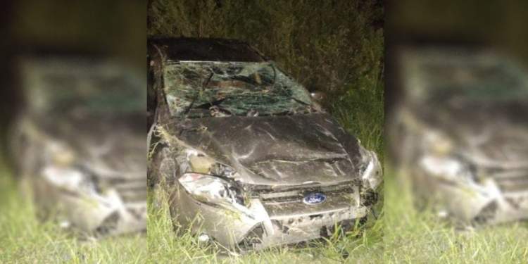 Un auto volcó en autopista y dos hombres de San Lorenzo resultaron heridos