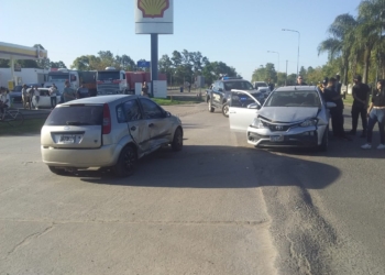 Dos autos chocaron en San Genaro sobre Ruta 65 y un hombre resultó herido