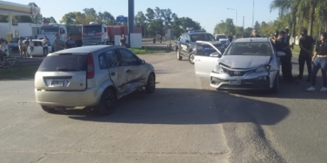 Dos autos chocaron en San Genaro sobre Ruta 65 y un hombre resultó herido