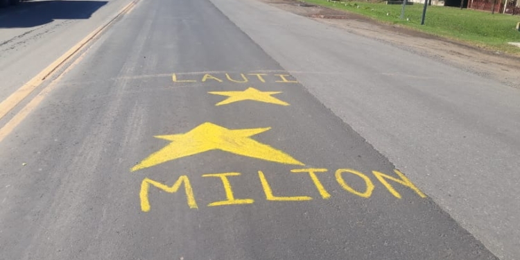 Pintaron las estrellas en homenaje a Lautaro y Milton en Villa La Ribera