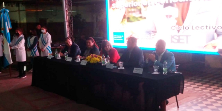 Presentaron oficialmente la carrera de periodismo en Centeno