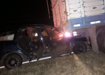 Un auto chocó contra un camión en Ruta 65: dos heridos