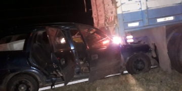 Un auto chocó contra un camión en Ruta 65: dos heridos