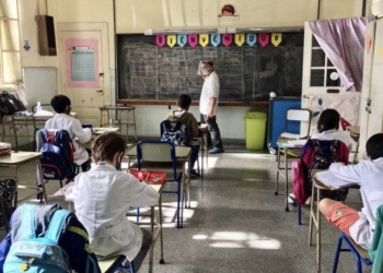 Evalúan sumar una hora más de clases en escuelas primarias de todo el país