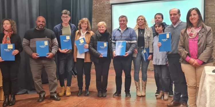 Localidades de Iriondo firmaron convenios para fortalecer los derechos de los niños
