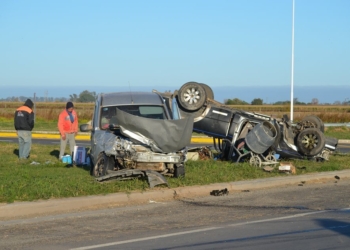 Impactante choque y vuelco con heridos en el cruce de rutas 80 y 10