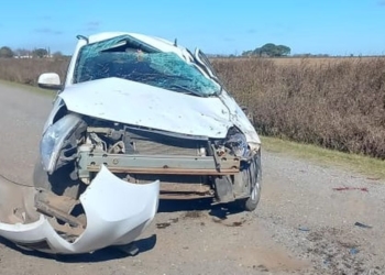 Vuelco y milagro: una mamá y su nena sólo sufrieron heridas leves