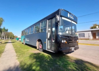Timbúes compró un nuevo colectivo para garantizar el transporte a alumnos de secundario