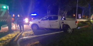 Un hombre murió en Ruta 11 tras chocar su camioneta contra un árbol