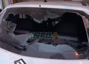 Madrugada violenta: destrozaron los vidrios de un auto estacionado