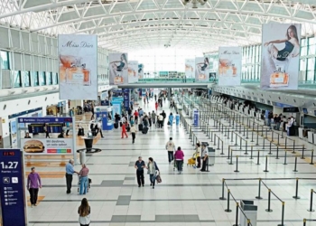 Una mujer de la región hizo una amenaza de bomba en Ezeiza para no perder un vuelo
