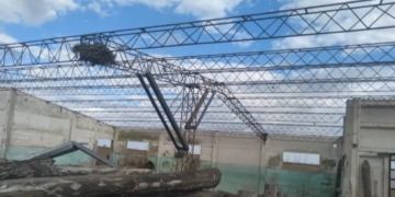 No fue el viento, fueron ladrones: se robaron las chapas de un galpón