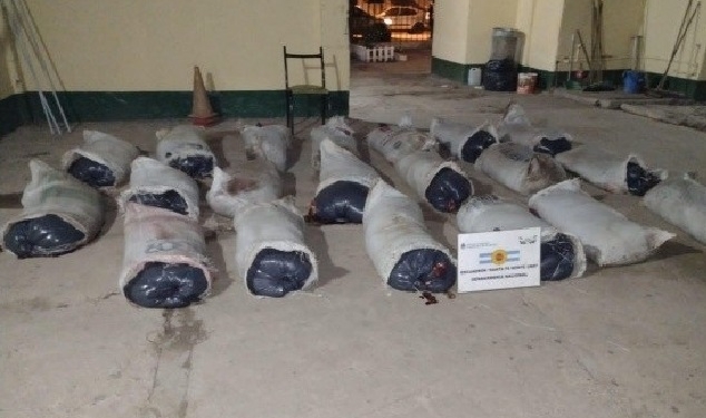 Decomisaron más de mil kilos de carne en la autopista: la llevaban sin refrigeración