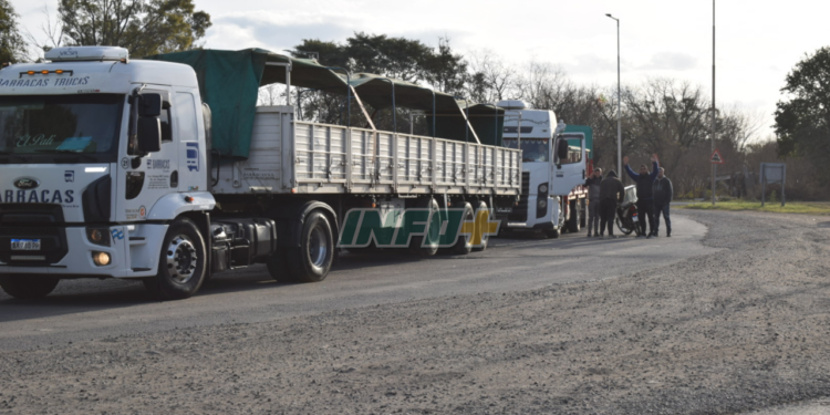 Fueron desalojados los cortes de camioneros en la provincia