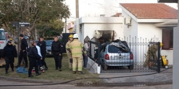 Tres heridos tras una explosión e incendio en una vivienda en Coronda: un hombre fue rescatado