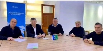 Clarke se unió al programa de descontaminación y compactación de vehículos