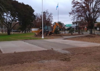 Maciel trabaja en la recuperación de espacios públicos con iluminación, parquizado y trabajos en general