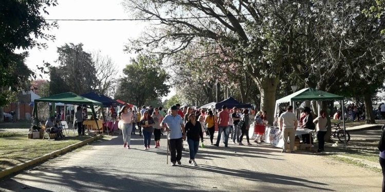 Gaboto invita a disfrutar de un domingo con shows en vivo y artesanos