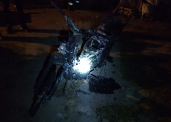 San Genaro: una moto quedó calcinada al incendiarse en un garaje