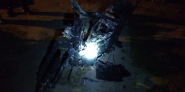 San Genaro: una moto quedó calcinada al incendiarse en un garaje