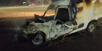 Autopista: un camionero rescató a un hombre al que se le prendió fuego su utilitario
