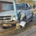 Una camioneta colisionó contra una columna de alumbrado público en San Genaro