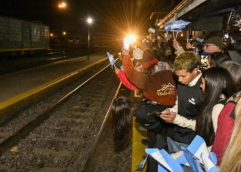 El tren de pasajeros volvió a parar en San Lorenzo después de 15 años