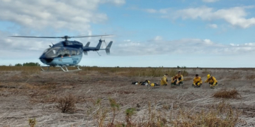 Helicópteros y brigadistas sofocan nuevos incendios en el Delta del Paraná