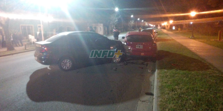 Monje: un auto chocó a otros dos estacionados sobre Ruta 11