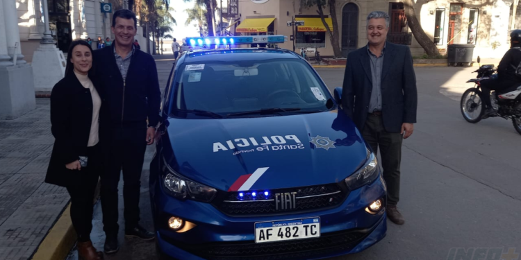 Barrancas, San Genaro, Coronda y Gálvez recibieron móviles policiales