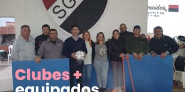 Juan Pablo Ruiz entregó equipamiento por 80 mil pesos al Sebastián Gaboto FC