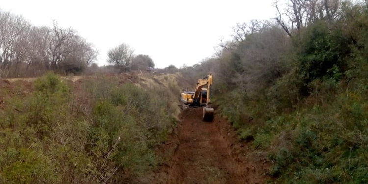 Comenzaron los trabajos de limpieza del canal Maciel – Gaboto