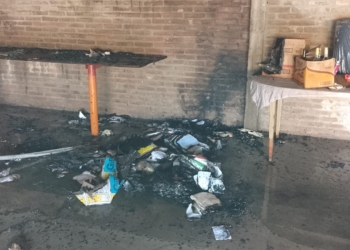 Bomberos de Serodino sofocaron un incendio de un galpón y otro en un campo