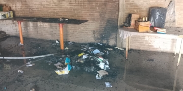 Bomberos de Serodino sofocaron un incendio de un galpón y otro en un campo